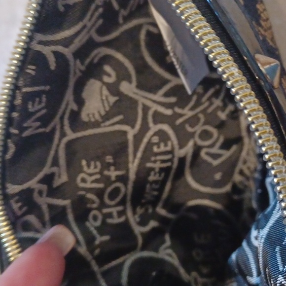 Betsey Johnson Black/Gold Wristlet - Picture 7 of 8